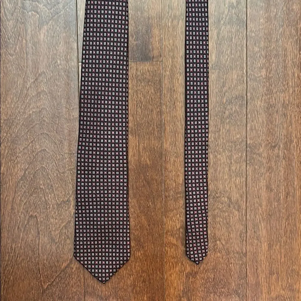 Marcus, Neiman Marcus Sophisticated Black and Red Silk Tie